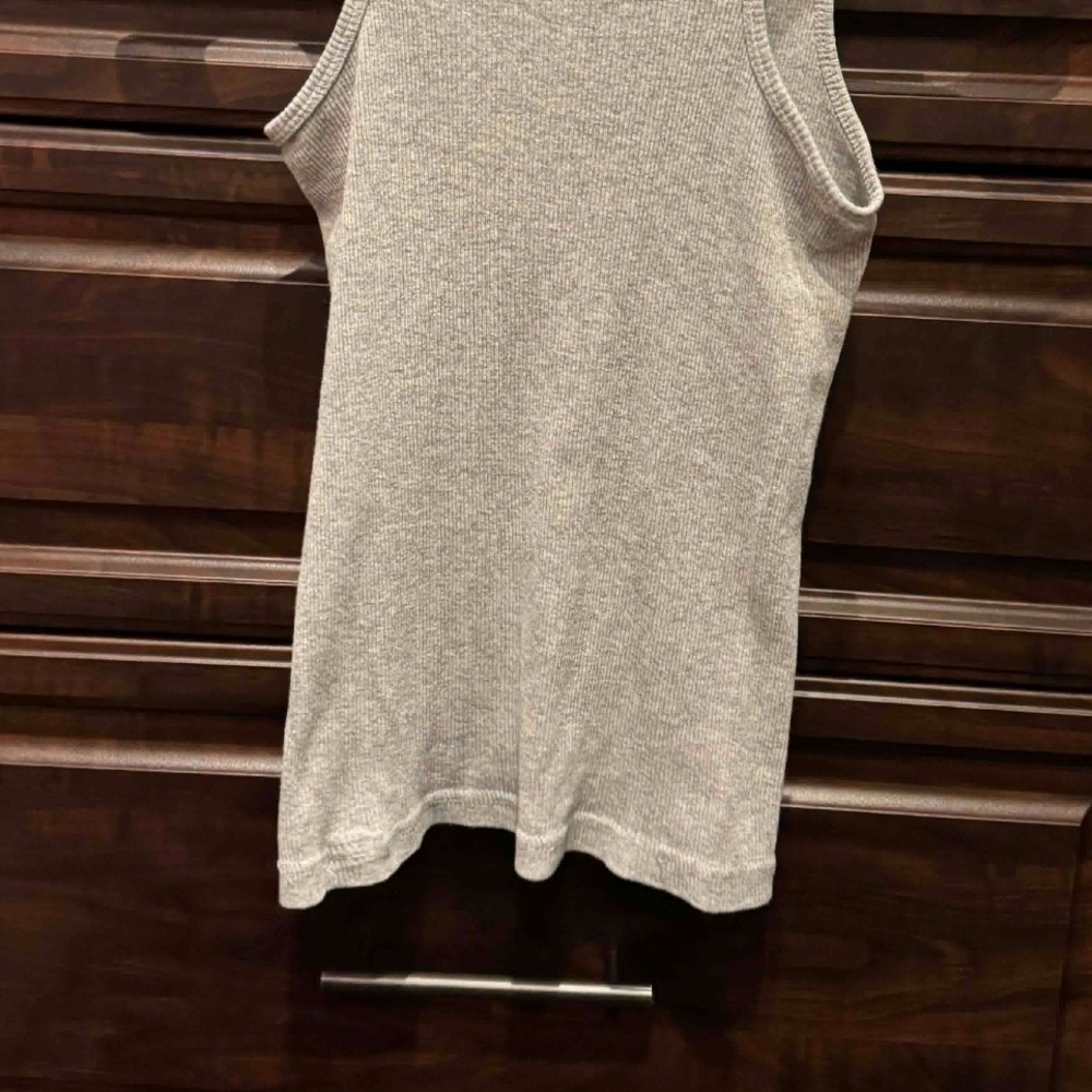 Gray Sleeveless V-Neck Top XS 12in pit to pit - Picture 4 of 4